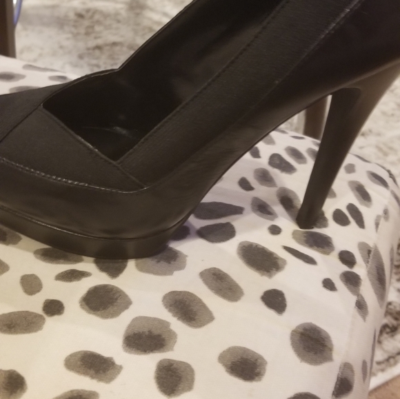 Heels - Picture 3 of 10